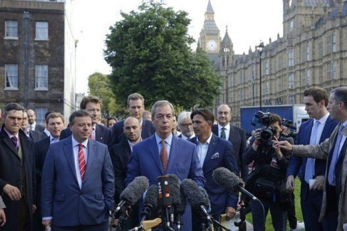 Las lágrimas socialdemócratas y la eurofobia de Farage marcan la ratificación del Brexit en la Eurocámara