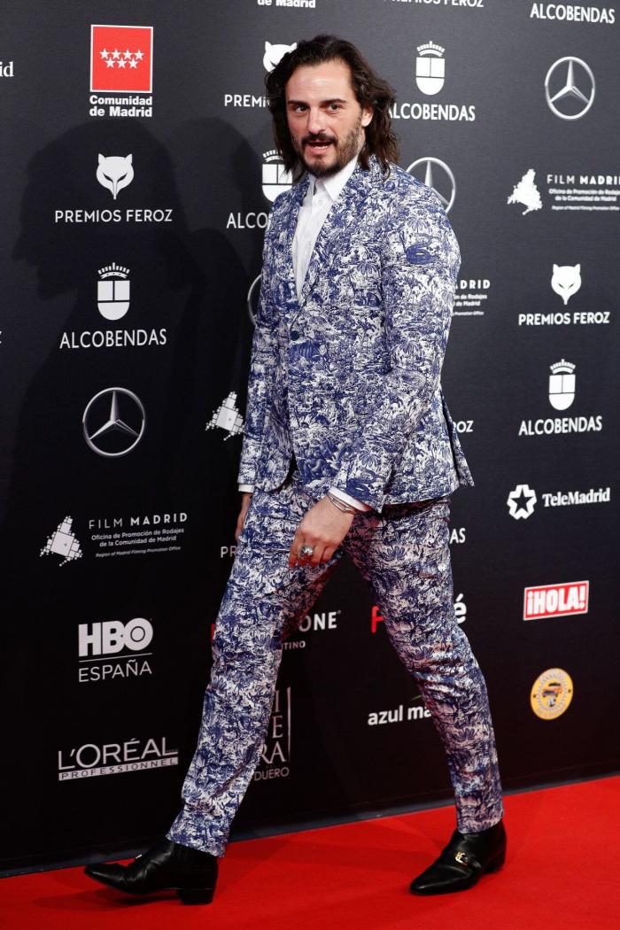 Leticia Dolera muestra la nota de un vecino que se encontró al llegar de los Feroz