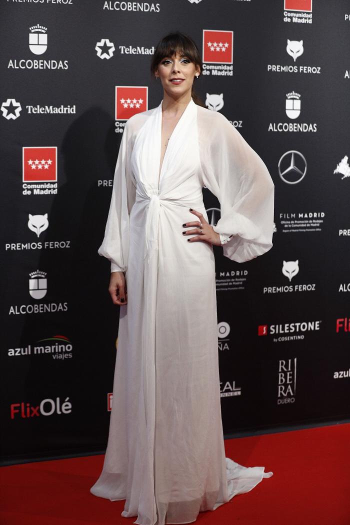 Leticia Dolera muestra la nota de un vecino que se encontró al llegar de los Feroz