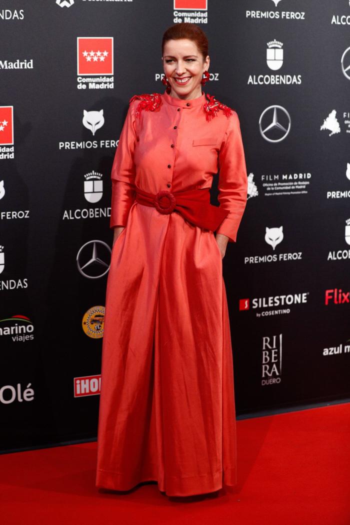 Leticia Dolera muestra la nota de un vecino que se encontró al llegar de los Feroz