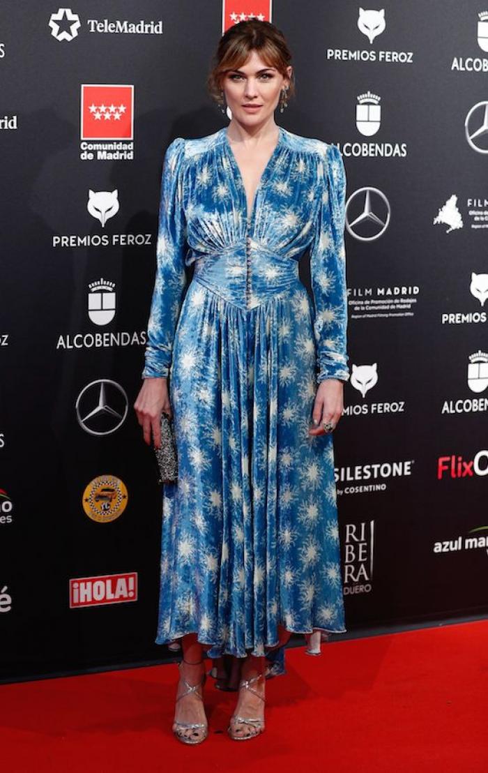 Leticia Dolera muestra la nota de un vecino que se encontró al llegar de los Feroz