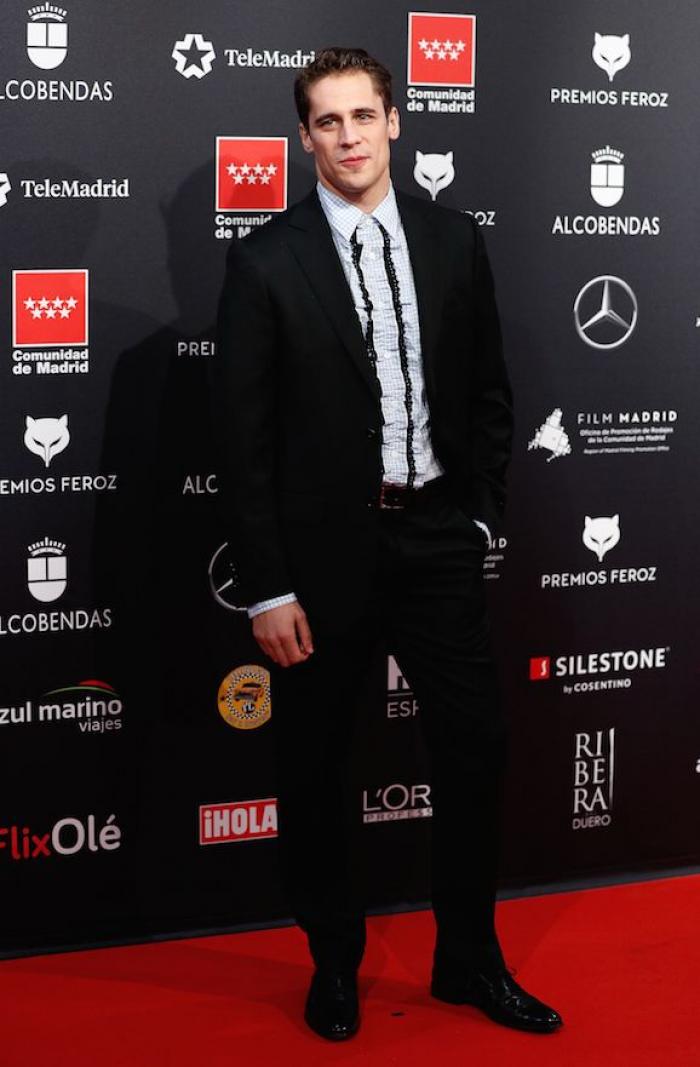 Leticia Dolera muestra la nota de un vecino que se encontró al llegar de los Feroz