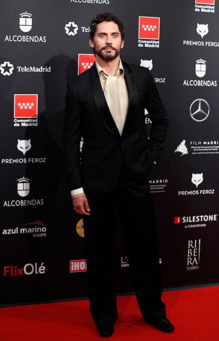 Leticia Dolera muestra la nota de un vecino que se encontró al llegar de los Feroz