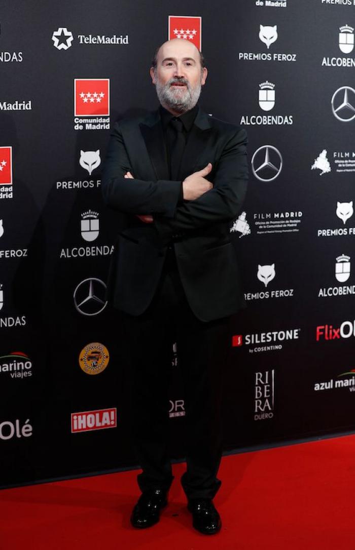 Leticia Dolera muestra la nota de un vecino que se encontró al llegar de los Feroz