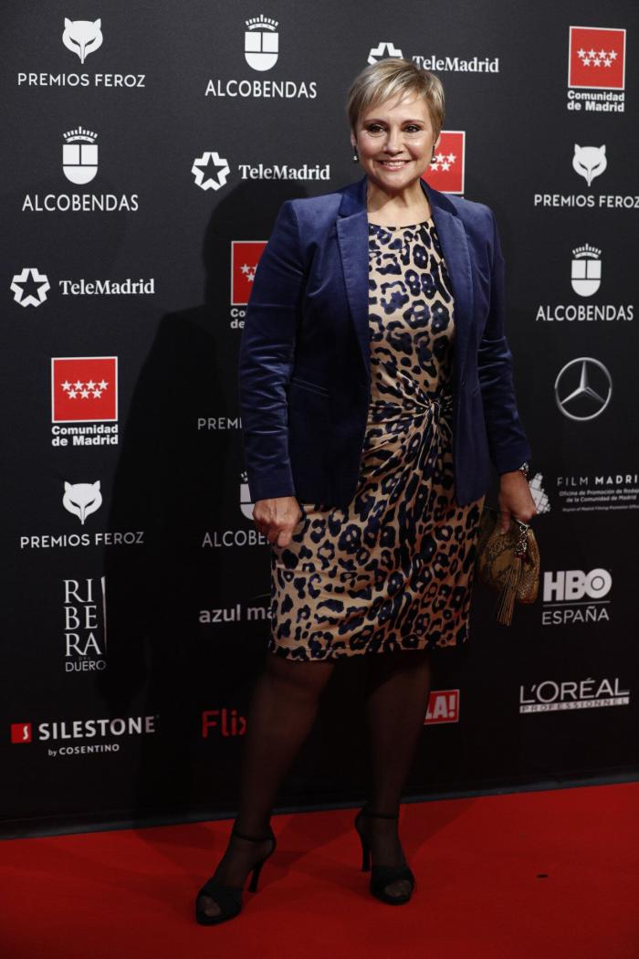 Leticia Dolera muestra la nota de un vecino que se encontró al llegar de los Feroz