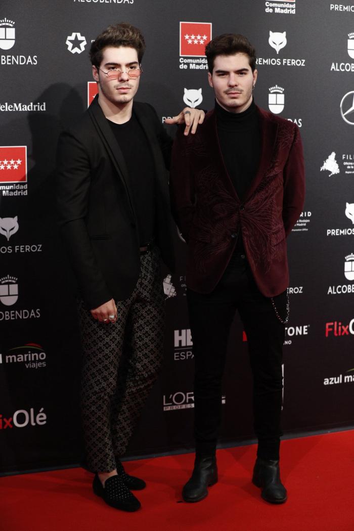 Leticia Dolera muestra la nota de un vecino que se encontró al llegar de los Feroz