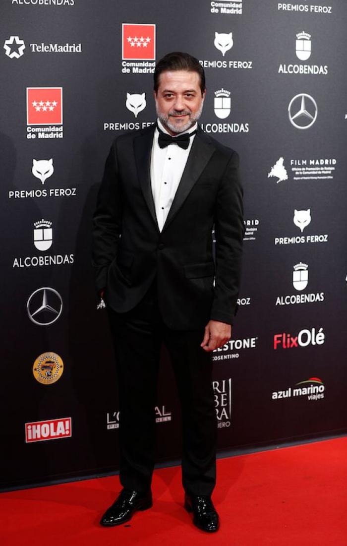 Leticia Dolera muestra la nota de un vecino que se encontró al llegar de los Feroz