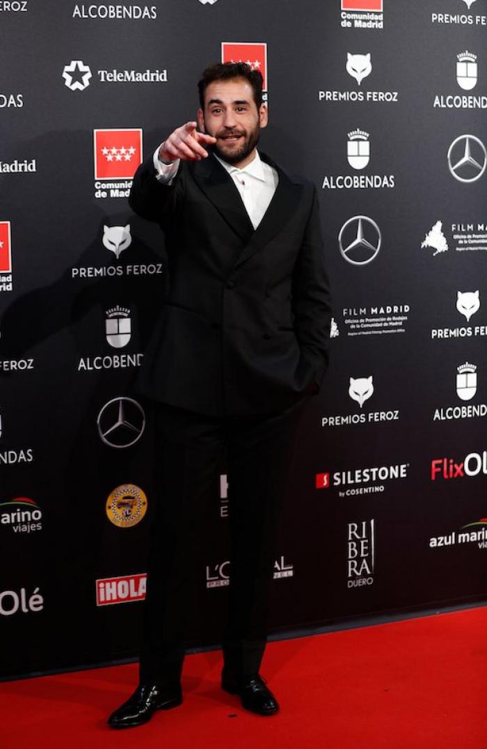 Leticia Dolera muestra la nota de un vecino que se encontró al llegar de los Feroz