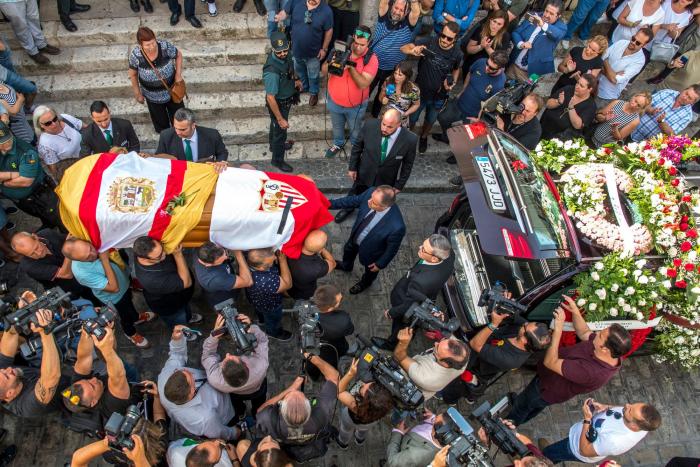 Utrera despide a Reyes con un entierro multitudinario