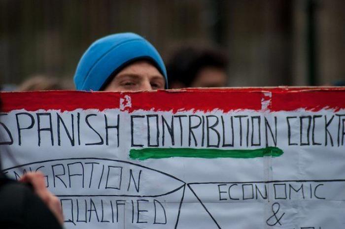 Centenares de jóvenes españoles denuncian en países de todo el mundo su "exilio forzoso"