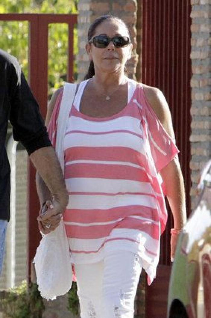 La reacción de Isa Pantoja al escuchar la llamada de su madre a 'Sálvame'