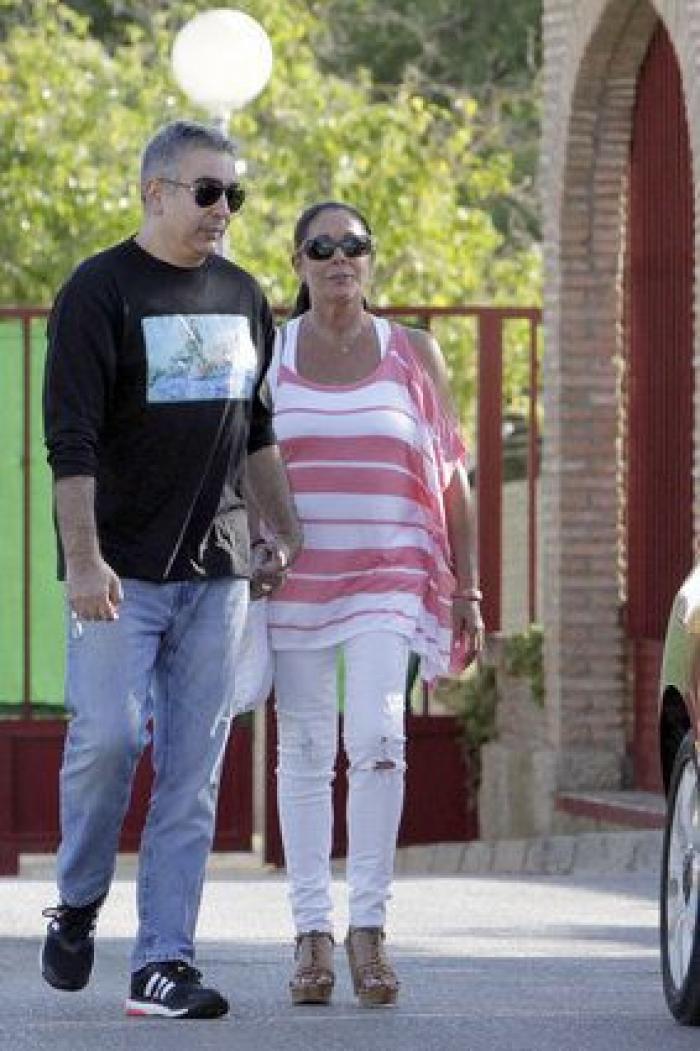 La reacción de Isa Pantoja al escuchar la llamada de su madre a 'Sálvame'