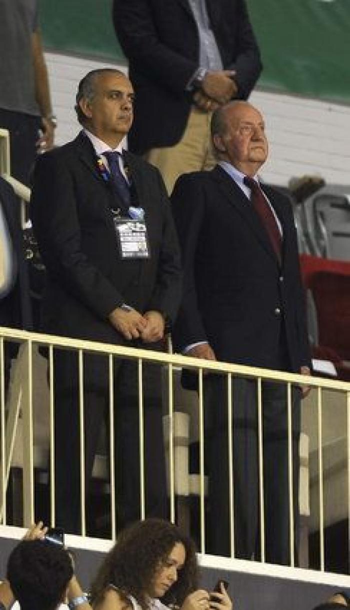 La visita del rey Juan Carlos al vestuario de la selección de baloncesto (FOTOS)