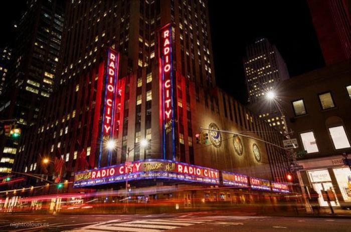 Una décima mujer acusa al gobernador de NY de besarla sin su consentimiento