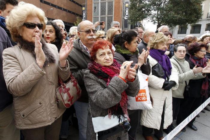 Despedida multitudinaria a Sara, despedida íntima a María Antonia (FOTOS)