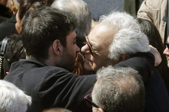Despedida multitudinaria a Sara, despedida íntima a María Antonia (FOTOS)