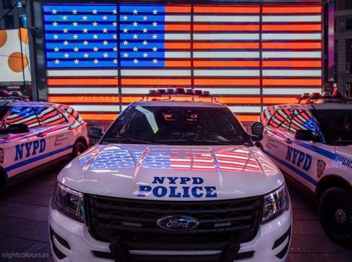 Una décima mujer acusa al gobernador de NY de besarla sin su consentimiento