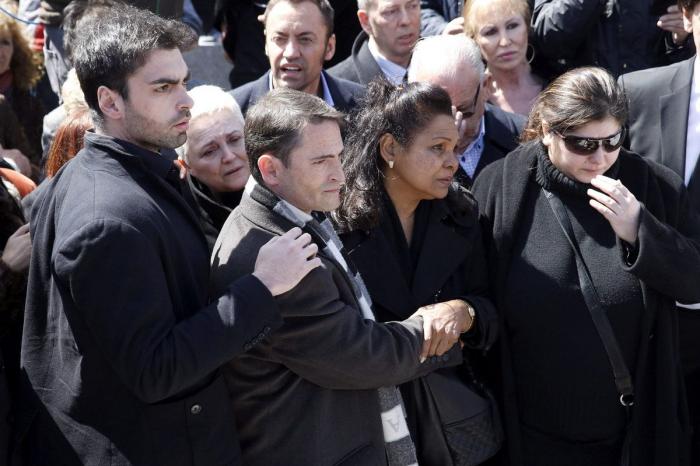 Despedida multitudinaria a Sara, despedida íntima a María Antonia (FOTOS)