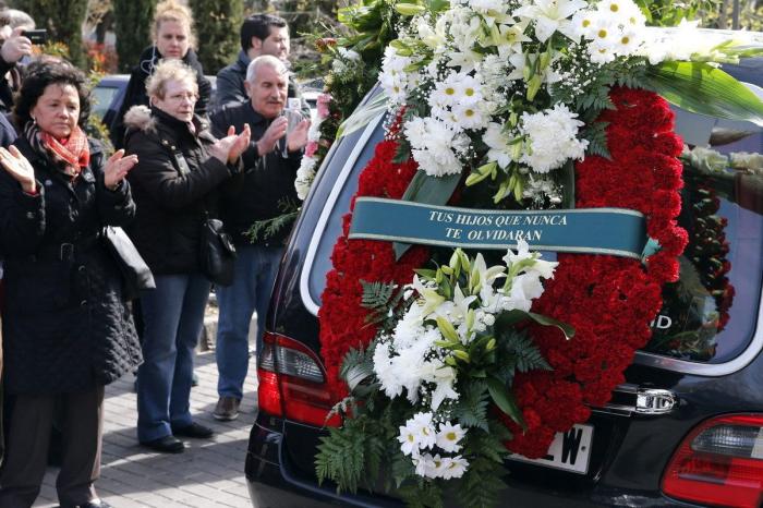 Despedida multitudinaria a Sara, despedida íntima a María Antonia (FOTOS)