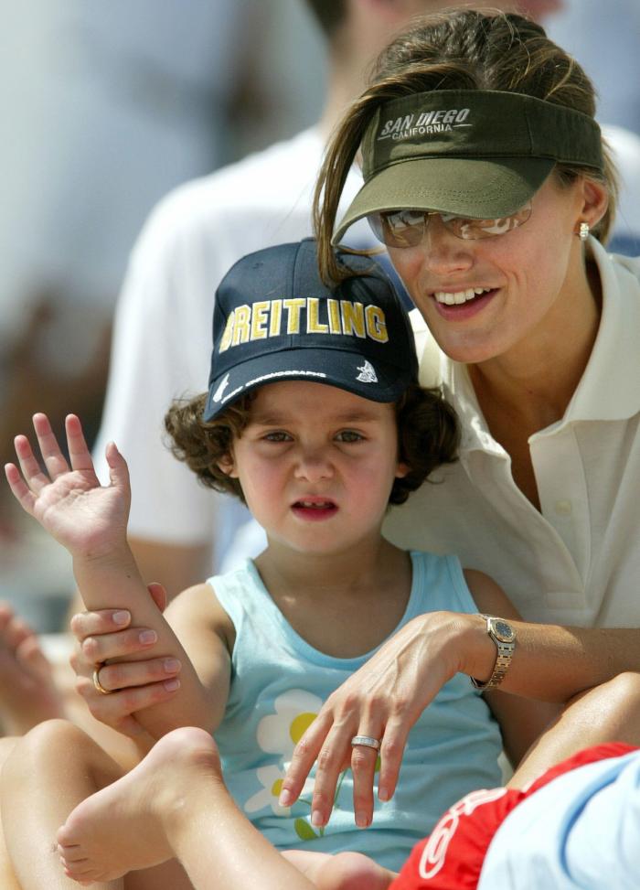 Una experta en estética política señala lo que hacía realmente Victoria Federica en esta escena