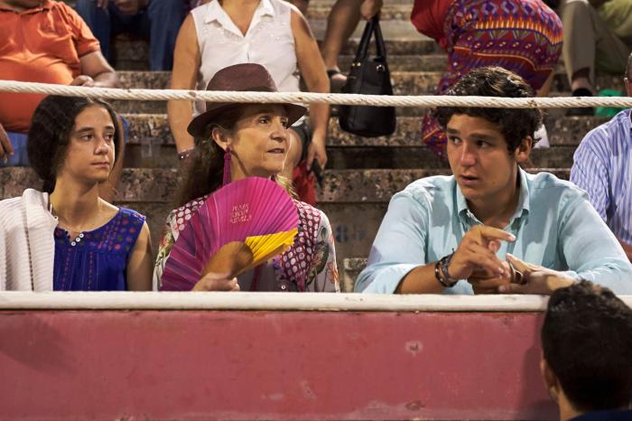 Una experta en estética política señala lo que hacía realmente Victoria Federica en esta escena