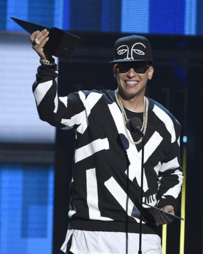 Primera edición de los Latin American Music Awards: famosos, premios y escotes increíbles