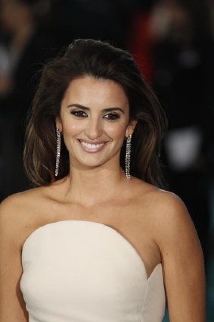 Penélope Cruz y Javier Bardem, en los Goya 2016: la nominada por 'Ma ma', de Versace