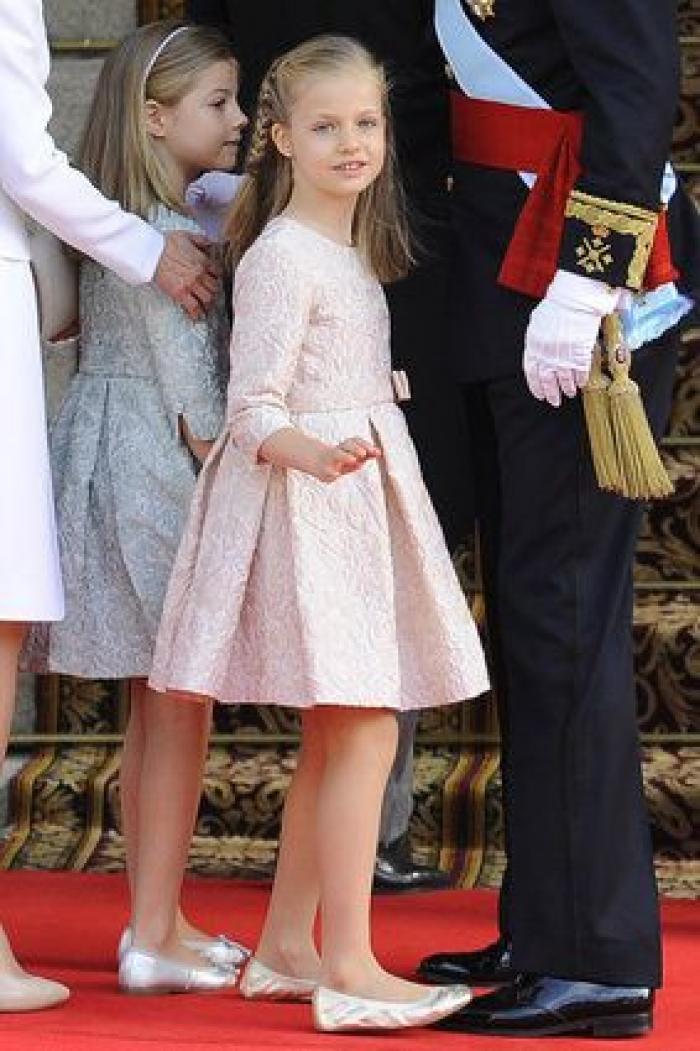 Las dos Españas, resumidas en los abrigos de las infantas para el desfile de la Fiesta Nacional