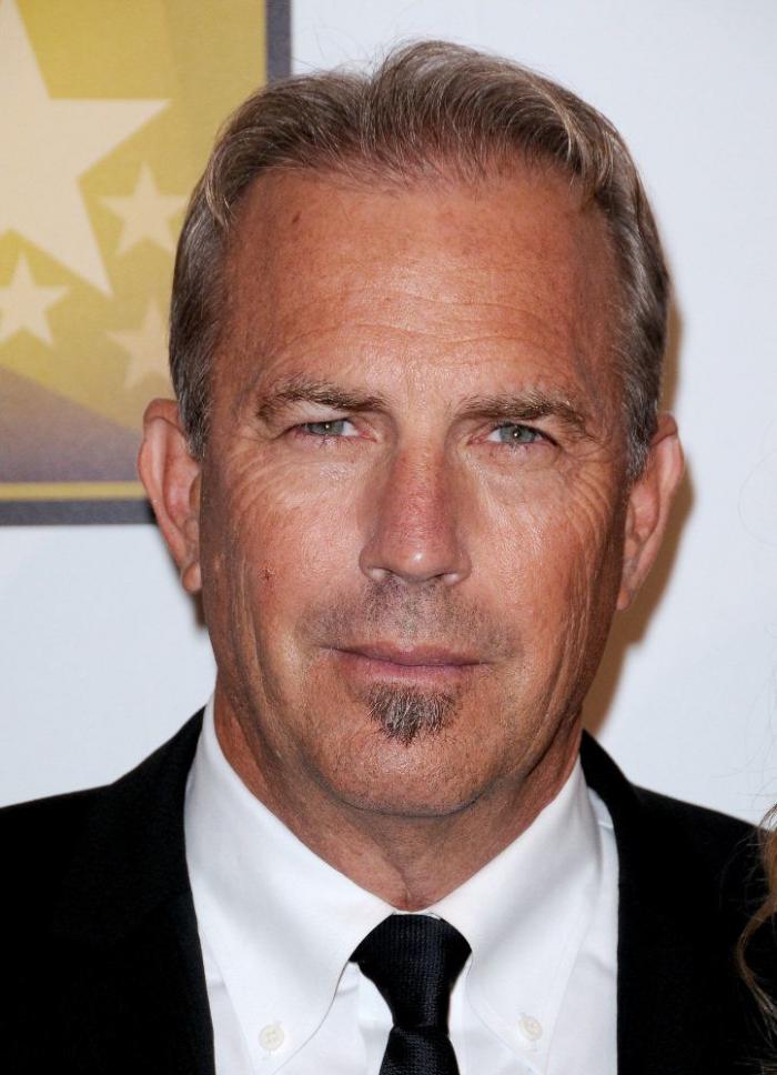 Christina Hendricks, Julianne Moore, Zooey Deschanel: ganan los premios de la crítica de televisión estadounidense