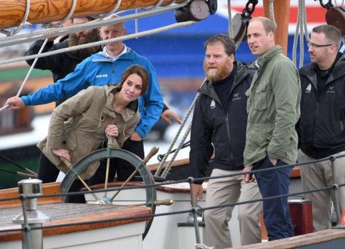 El príncipe Enrique denuncia una campaña de acoso a su novia, Meghan Markle