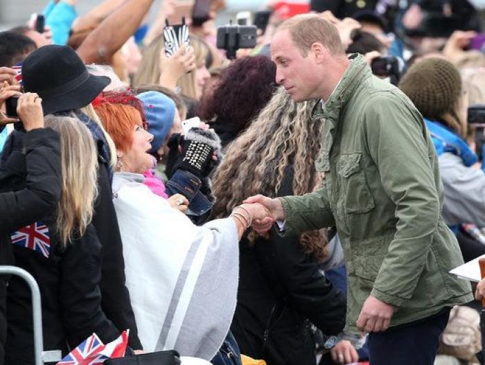 El príncipe Enrique denuncia una campaña de acoso a su novia, Meghan Markle