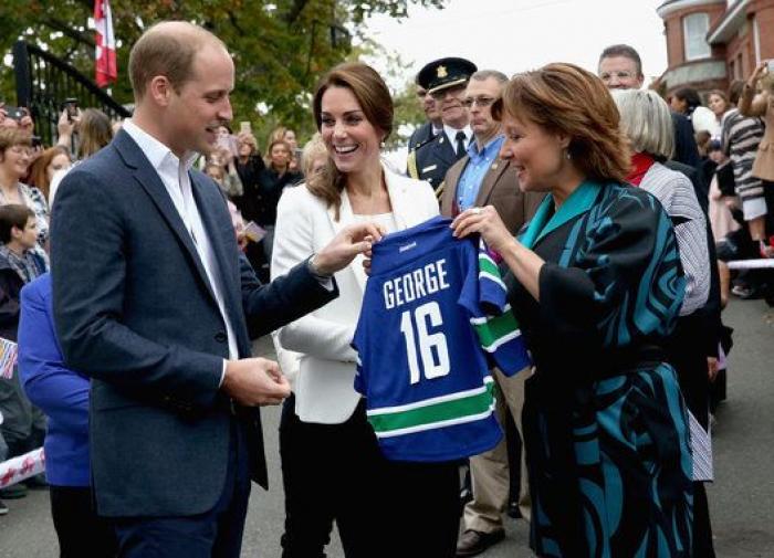 El príncipe Enrique denuncia una campaña de acoso a su novia, Meghan Markle