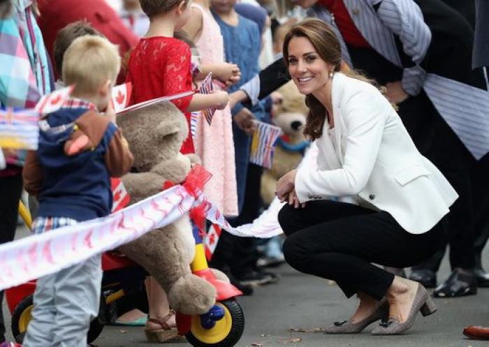 El príncipe Enrique denuncia una campaña de acoso a su novia, Meghan Markle