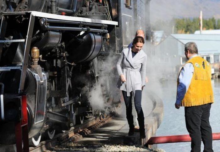 El príncipe Enrique denuncia una campaña de acoso a su novia, Meghan Markle