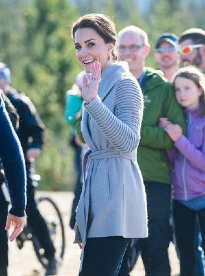 El príncipe Enrique denuncia una campaña de acoso a su novia, Meghan Markle