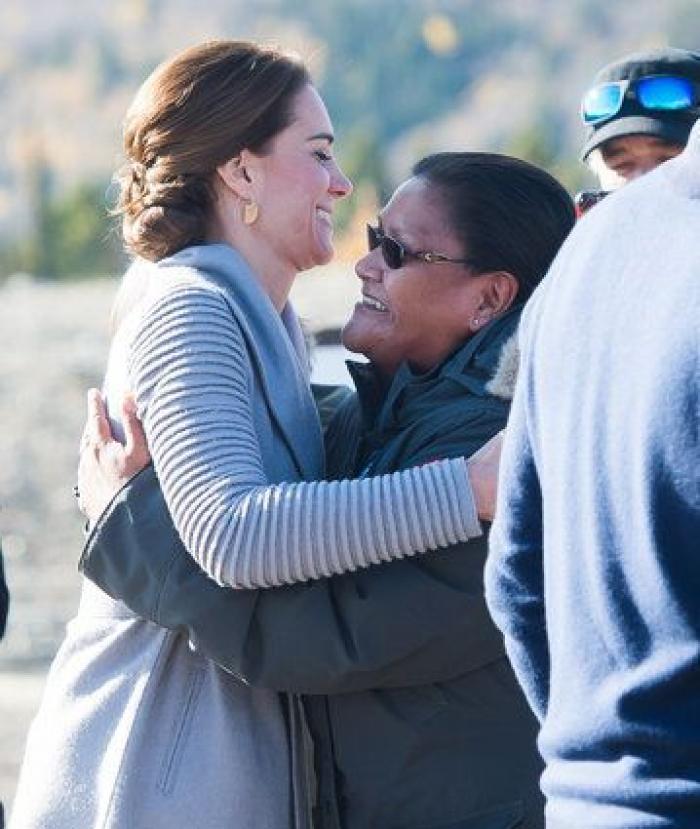 El príncipe Enrique denuncia una campaña de acoso a su novia, Meghan Markle