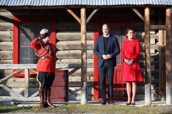 El príncipe Enrique denuncia una campaña de acoso a su novia, Meghan Markle