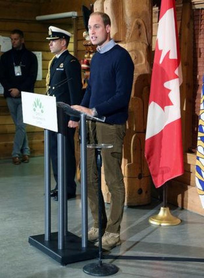 El príncipe Enrique denuncia una campaña de acoso a su novia, Meghan Markle