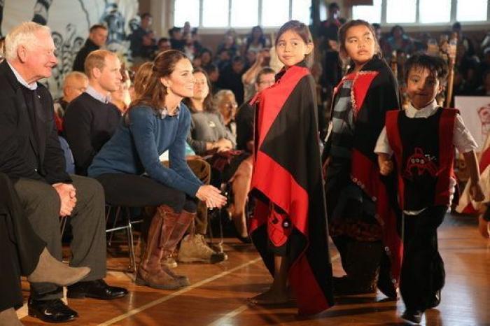 El príncipe Enrique denuncia una campaña de acoso a su novia, Meghan Markle