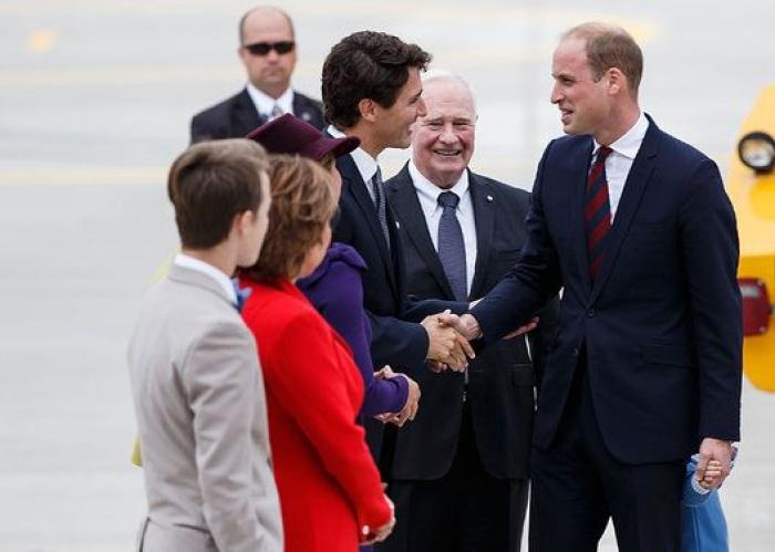 El príncipe Enrique denuncia una campaña de acoso a su novia, Meghan Markle