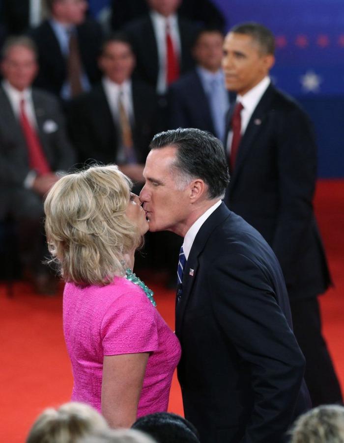 Debate en fucsia: Michelle Obama y Anne Romney, en el segundo cara a cara de candidatos (FOTOS)