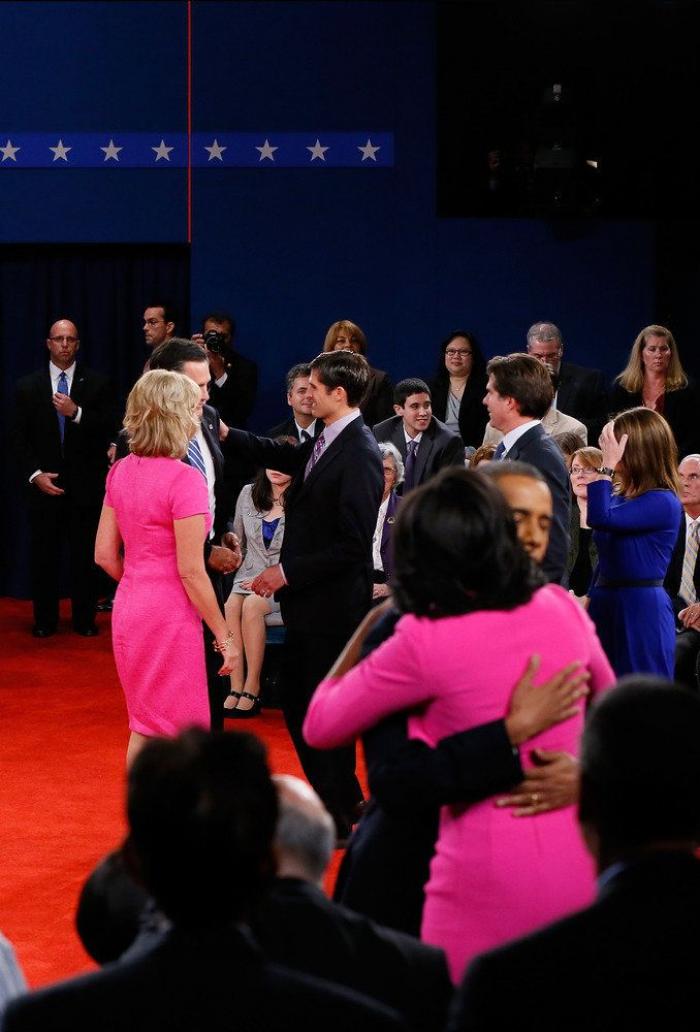 Debate en fucsia: Michelle Obama y Anne Romney, en el segundo cara a cara de candidatos (FOTOS)