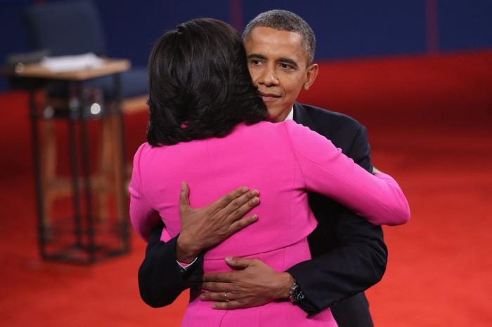 Debate en fucsia: Michelle Obama y Anne Romney, en el segundo cara a cara de candidatos (FOTOS)