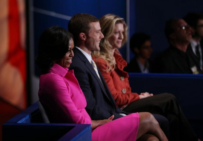 Debate en fucsia: Michelle Obama y Anne Romney, en el segundo cara a cara de candidatos (FOTOS)
