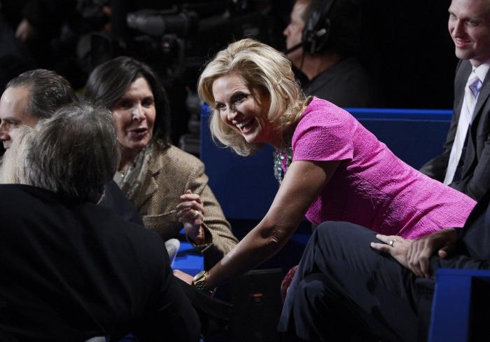 Debate en fucsia: Michelle Obama y Anne Romney, en el segundo cara a cara de candidatos (FOTOS)
