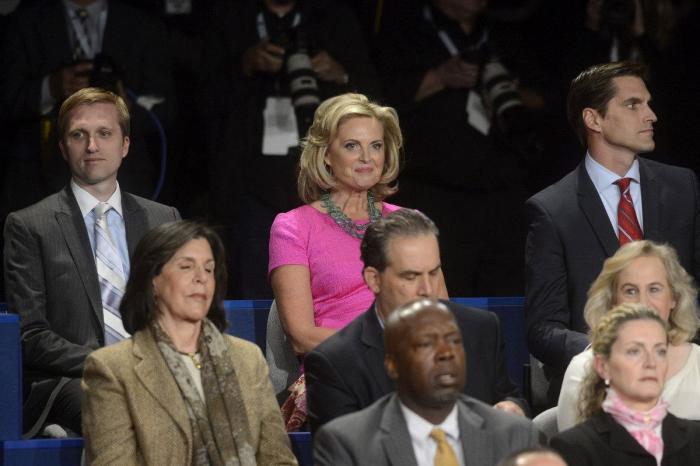 Debate en fucsia: Michelle Obama y Anne Romney, en el segundo cara a cara de candidatos (FOTOS)