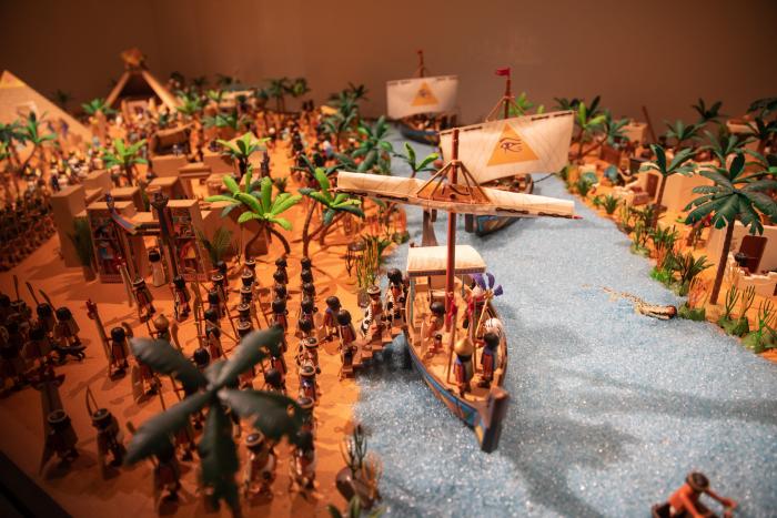 Clases de historia con Playmobil: la exposición de los clicks que te lleva del Antiguo Egipto a la actualidad