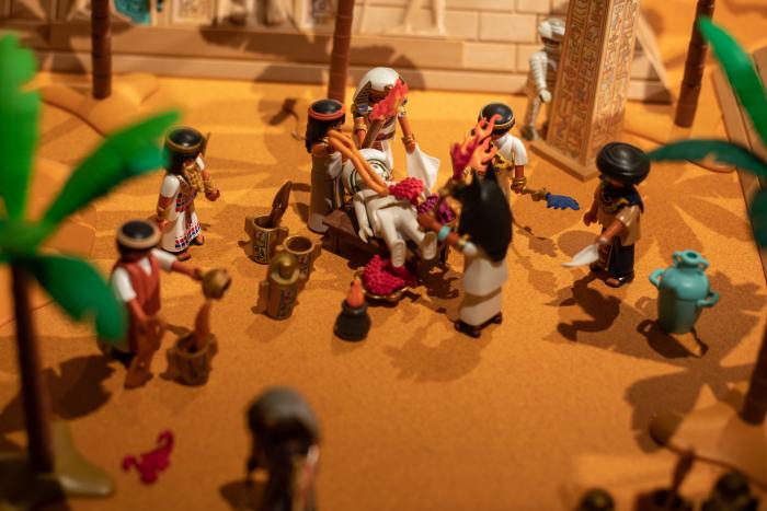 Clases de historia con Playmobil: la exposición de los clicks que te lleva del Antiguo Egipto a la actualidad