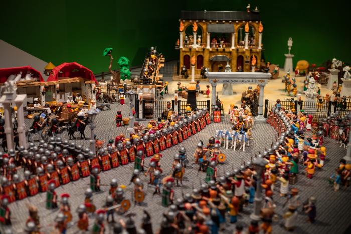 Clases de historia con Playmobil: la exposición de los clicks que te lleva del Antiguo Egipto a la actualidad