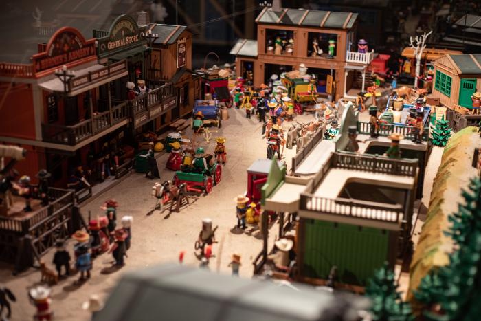 Clases de historia con Playmobil: la exposición de los clicks que te lleva del Antiguo Egipto a la actualidad